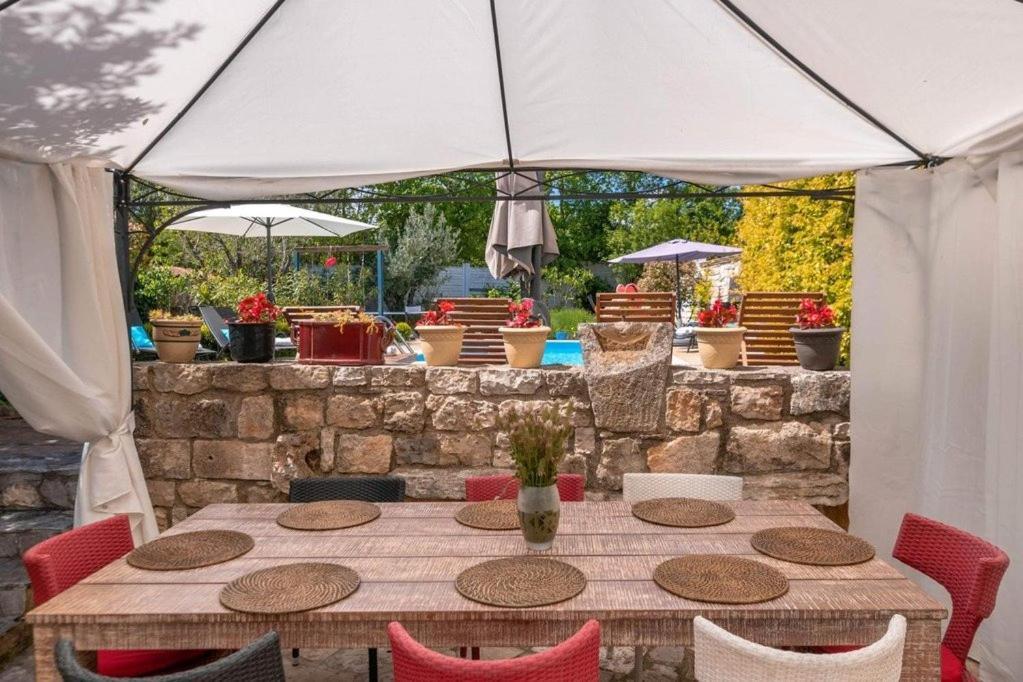 Villa Kazun With Private Pool And Two Gardens Marčana Екстериор снимка