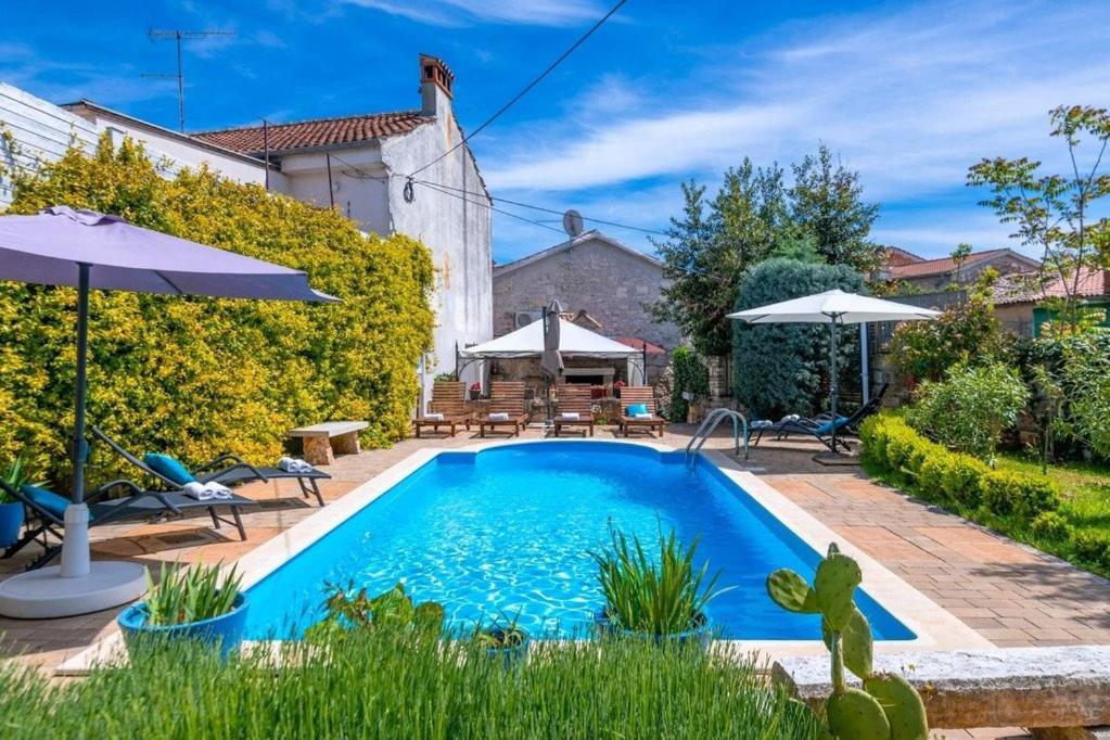 Villa Kazun With Private Pool And Two Gardens Marčana Екстериор снимка