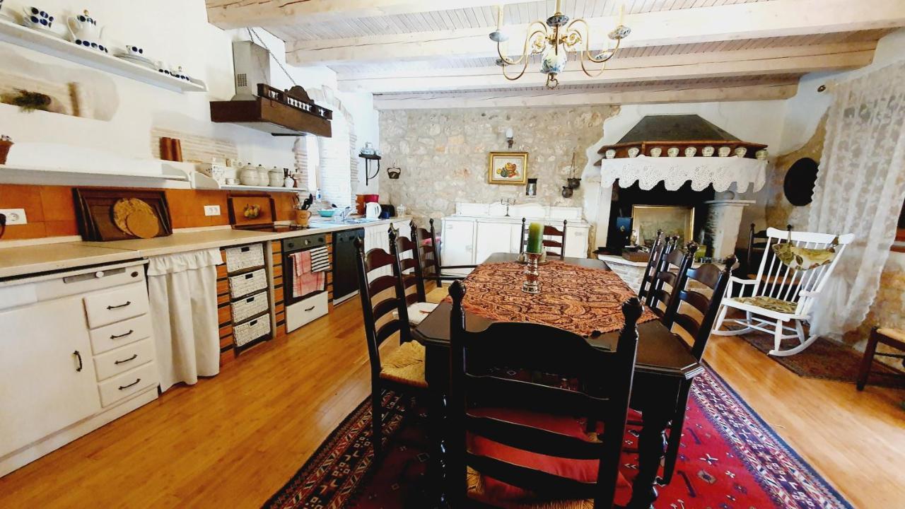 Villa Kazun With Private Pool And Two Gardens Marčana Екстериор снимка