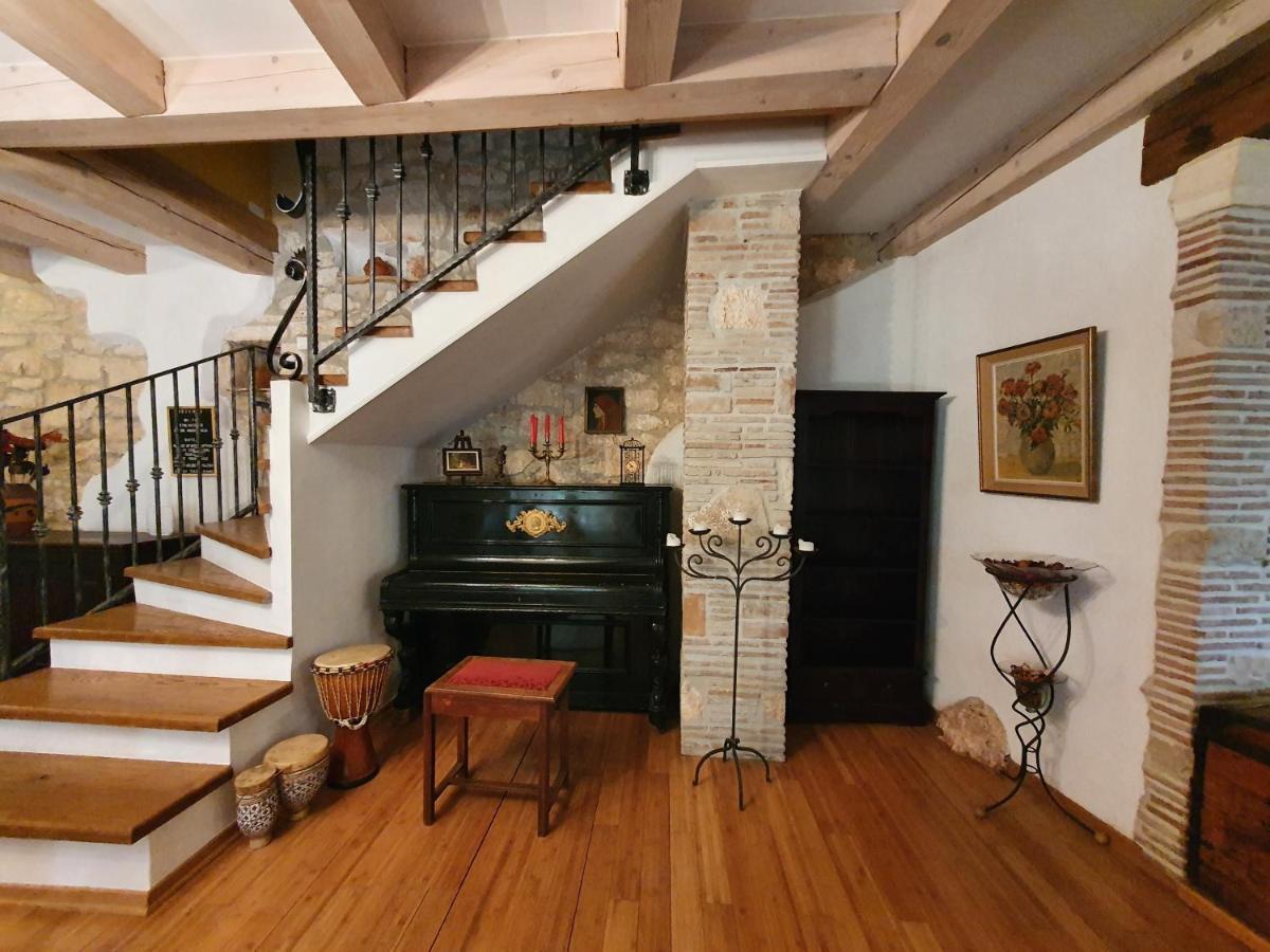 Villa Kazun With Private Pool And Two Gardens Marčana Екстериор снимка
